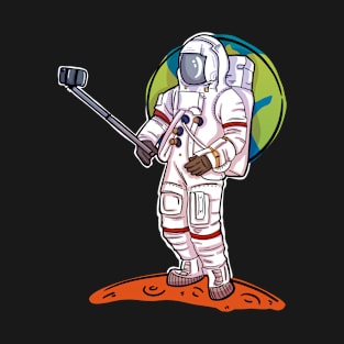Astronaut Taking A Selfie on Mars T-Shirt