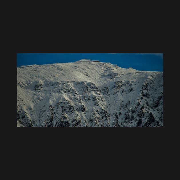 SNOWDON SHOT FROM LLYN CWELLYN by dumbodancer