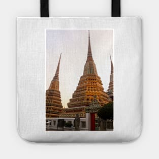 Second entrance view to Phra Chedi Rai with two guardians Tote