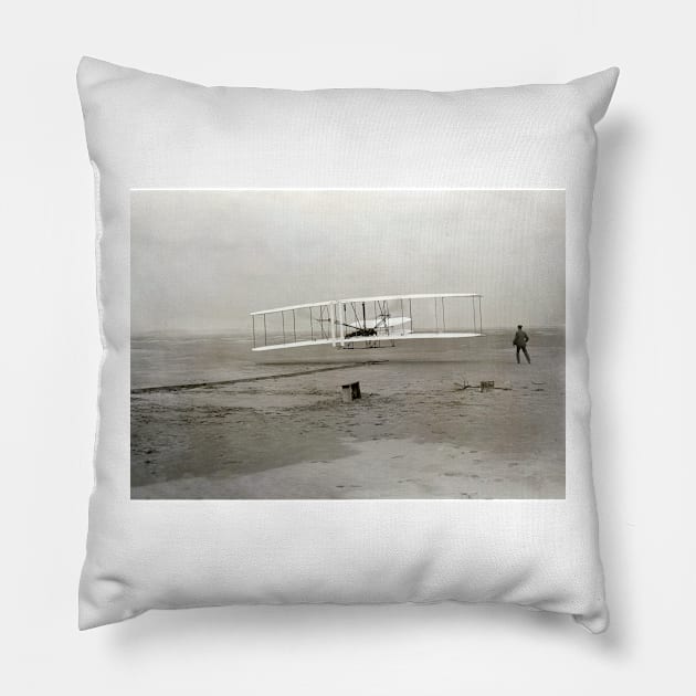 The Wright brothers' first powered flight (C015/1836) Pillow by SciencePhoto