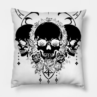 Skulls & Roses Symphony black Pillow