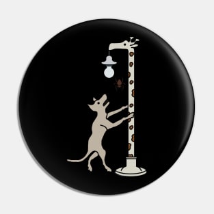 Giraffe Lamppost Pin