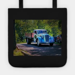 1938 Diamond T stakebed truck Tote