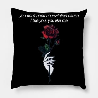 ROSE INVITE Pillow