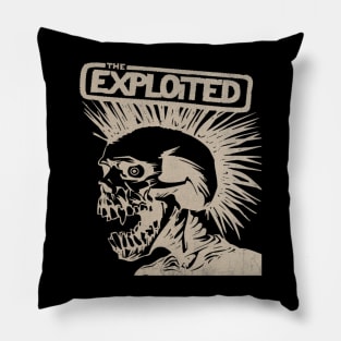 punk skull - the exploited Pillow