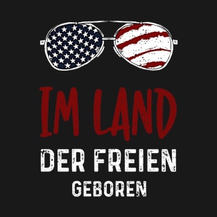 Im Land der Freien geboren T-Shirt