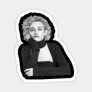 Julia Garner / 1994 Magnet