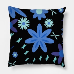 Floral pattern with leaves and flowers doodling style Pillow