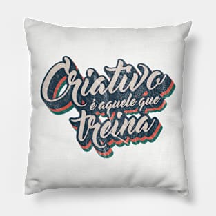 Grunge quote typography in portuguese Pillow