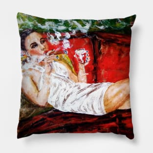 Lounge lady 8 Pillow