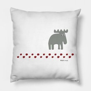 Wildlife tracks - a shy moose Pillow