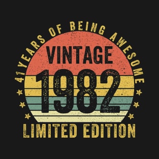 41 Years of Being Awesome 1982 LIMITED EDITION 41 Year Old Gift Vintage 1982 41st Birthday Gift T-Shirt