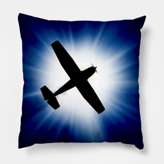 Cessna 172 - Single-Engine Piston General Aviation Airplane — Sun Glare Pillow by Vidision Avgeek