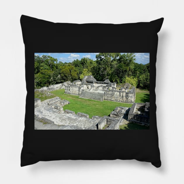 Guatemala - site archéologique de Tikal Pillow by franck380