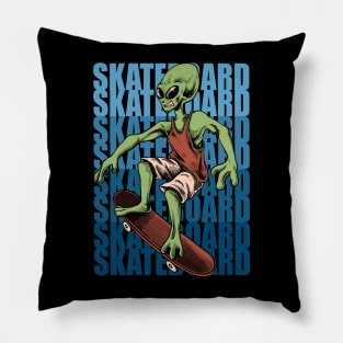 Alien skatebording Pillow