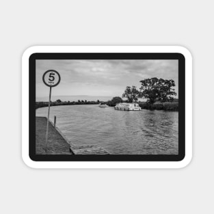 Speed limit on the Norfolk Broads Magnet