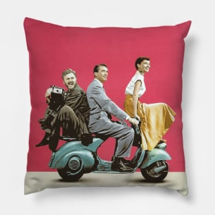 vacances romaines old scooter travel Pillow