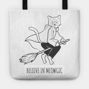 Cat believes in magic Tote