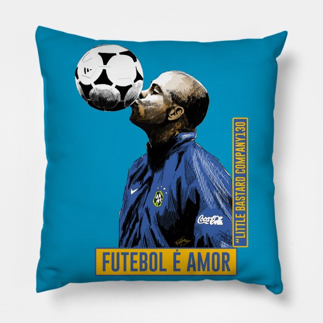 Futebol e' amor Pillow by LittleBastard