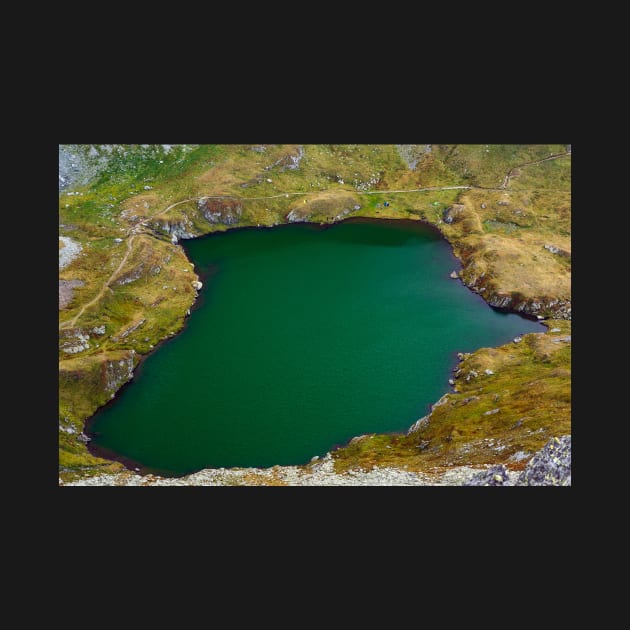 Glacial lake in the mountains by naturalis