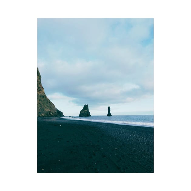 Black sand beach Iceland by StinaR