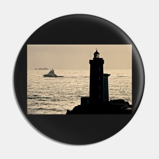 L'Abeille Bourbon et le phare du Minou Pin