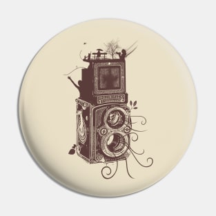 Rolleiflex Evolution of Photography Pin