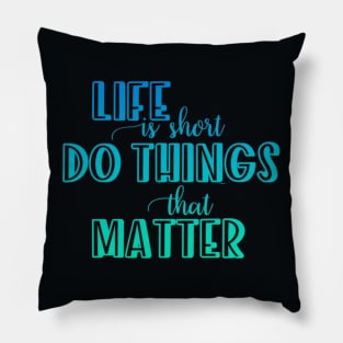 Life is short. Do things that matter Pillow