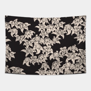 Monochrome hand drawn crown flowers pattern in black and white Tapestry