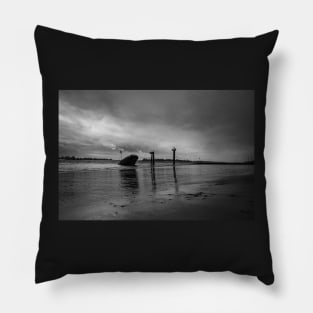 Elbe beach black and white Pillow