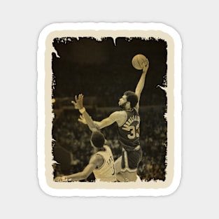 Kareem Abdul Jabbar - Vintage Design Of Basketball Magnet