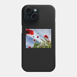 Coquelicots dans le ciel breton Phone Case