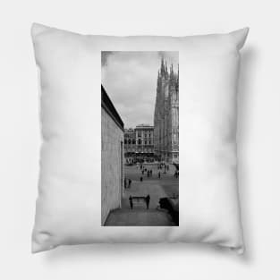 Moving Pictures. Museo di Novecento, Piazza Duomo, Milan 2015 Pillow