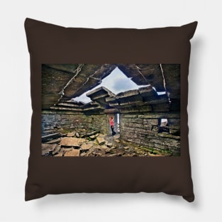 The megalithic Dragonhouse of mount Oche Pillow