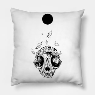 The concept of winning (lucky cat skull + laurel wreath) Pillow