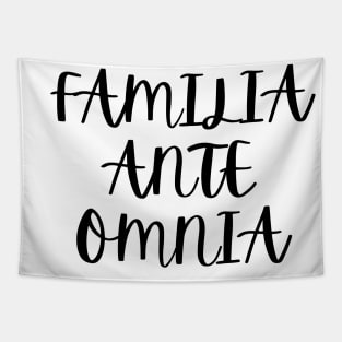 Familia ante omnia Tapestry