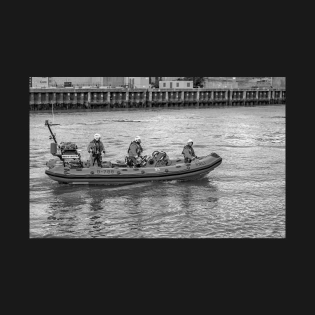 Inshore RNLI lifeboat crew in Great Yarmouth by yackers1