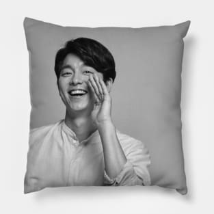 Gong Yoo - V22 Pillow