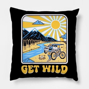 GET WILD Pillow