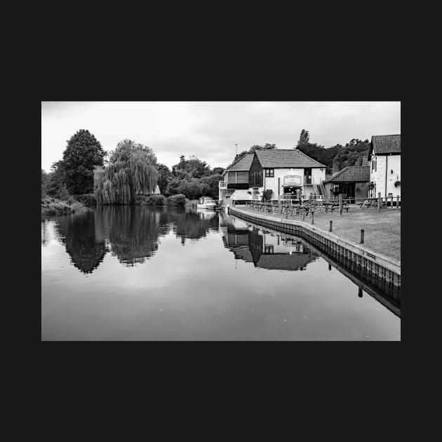 Rising Sun Pub on the bank of the River Bure by yackers1