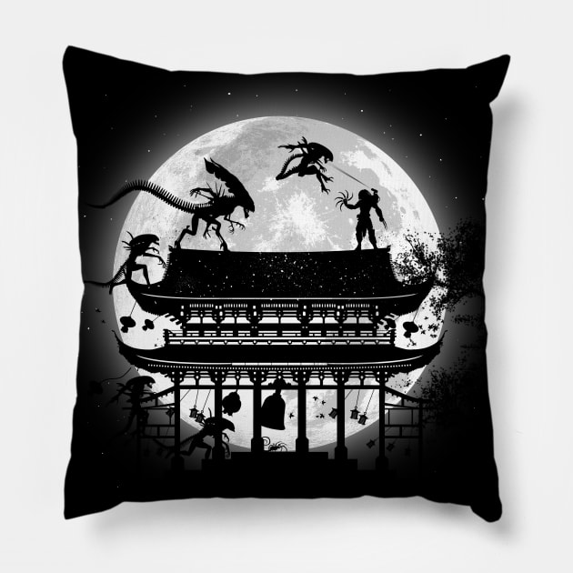 Alien vs Predator in Japan Pillow by albertocubatas