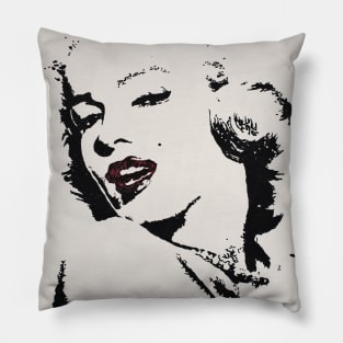 Red lips of Marylin Pillow