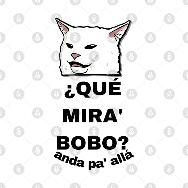 CAT SAYS QUE MIRA BOBO by stark.shop