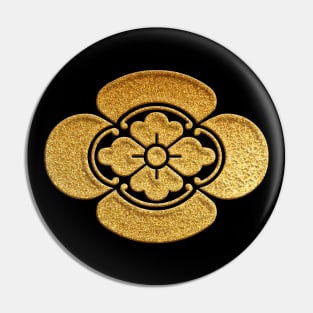 Gold Mokko Kamon Pin