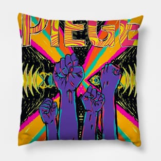 Piege 9 Pillow