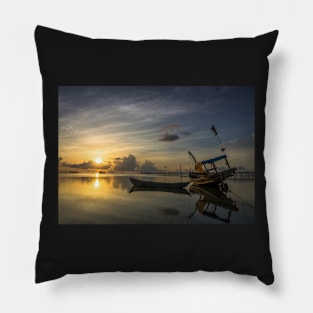 SUNSET AND BOATS ON THE SEA DESIGN Pillow