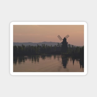A mill at sunset Magnet