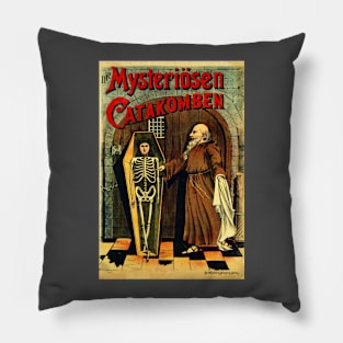 Die Mysteriosen Catakomben Magician Pillow
