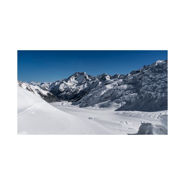 Aoraki/Mt Cook from Tasman Glacier by charlesk