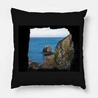 The window in the rock, Sark Pillow